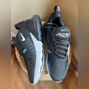 Women’s Nike sneakers - black.